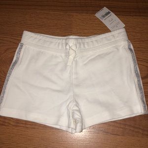 BNWT CARTERS Girls White Shorts sz.5T